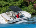 Kurven und Kreise fährt der Bowrider mit Sicherheitsreserven.