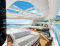 Open Air: Das variable Vordeck mit Jacuzzi und viel Licht von oben