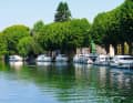 Der Quai François Mitterrand in Jarnac ist Hafen und Basislager für die Hausboote von Le Boat