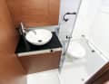 Jeanneau CC 10.5 WA: Wet room