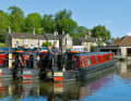 Eine stattliche Flotte von Narrowboats