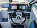 The driver's platform is equipped with modern monitor technology and is ergonomically arranged