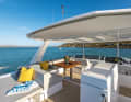 On the flybridge, not only the skipper has a great seat and a view into the distance, but the rest of the travelling companions also enjoy a good view and comfortable upholstered furniture