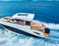 Quicksilver Activ 755 Weekender (PL) 7.40 m long, 2.85 m wide, displacement 21 38 kg (o. M.). With 250 hp outboard: € 83,620
