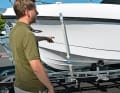 Gurte vorn: Sie drücken das Vorschiff fest auf den Trailer