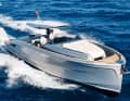 Solaris Power 40 Open (I): 11,97 m lang, 3,85 m breit, Verdrängung 9040 kg. Mit 2x 300 PS Innenborder: auf Anfrage