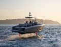Auf und davon: Bei 22 Knoten lassen sind 57 nm erreichen. Topspeed: 30 Knoten