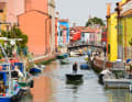 Stienerne Pracht, ruhige Natur: mit dem Charterboot unterwegs in der Lagune von Venedig