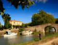 Mit dem Charterboot unterwegs auf dem Canal du Midi.