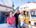 ... der „Strandhusen“ aus Heiligenhafen mit (von rechts) Ute und Christian Patzer sowie Tochter Lykka ...