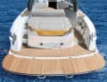 The Bavaria S29 SE offers plenty of space for bathers in the stern area.