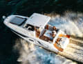 1st Beneteau Flyer 9 Sundeck (F): 9.10 m long, 2.99 m wide, displacement 3350 kg (o. M.). With 2x 200 hp outboard: 140 772 €