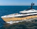 Optik: Das Studio Unique Yacht Design zog die Linien der 52 Meter. Für die Werft ist die Rumpf-Farbe ein Novum.