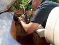 4. Fitting and securing the steering wheel