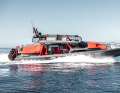 Quote from the test: "Despite the length of 45 feet, you have the feeling of driving a sports boat"