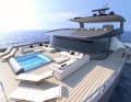 Der 116qm große Bugbereich der VisionF 100 mit einer Sitzgruppe und dem optionalem Pool