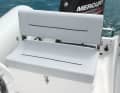 Valiant 550 Sport: The double bench is tightly upholstered and serves as a storage compartment.