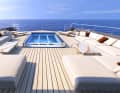 The glass-bottomed whirlpool is installed on the foredeck. Here you can look out over the sea through the pool