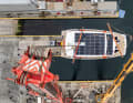 Die Dachfläche ist komplett mit Solarmodulen bestückt.