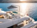 The whirlpool is located in front of the owner's suite. For the other guests, the aft bridge deck offers a veritable bathing pool with sunbathing areas