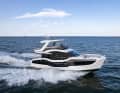 Even at first glance, it is clear that the Galeon 560 Fly knows how to make an impression.