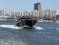 Die Zeelander 6 im Test vor der Skyline von Rotterdam