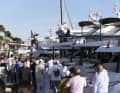 Viel los: Die 120 Teilnehmer interessierten sich für die ausgestellten Superyachten von Azimut und Benetti und...