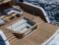Am Heck: Achterdeck mit Pool und Plattform.