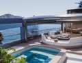Hot and cold: with a fire pit and a jacuzzi.