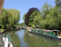 Themse: Narrowboat kommt aus der Schleuse
