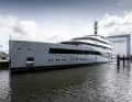 Typical "Moonrise": sleek, clear lines with long window strips, portholes and a vertical stem. Feadship's own design office, Studio De Voogt, once again developed the lines.