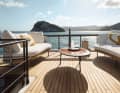 Chill-Zone: Am Heck stehen 
filigrane und mobile Sofas.