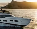 Schnell: Die Azimut Fly 82 bietet die Wahl zwischen zwei IPS-Antrieben. Der stärkere schiebt die Yacht auf bis zu 32 Knoten an