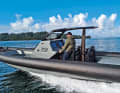 The driver is well supported in his seat, has a clear view of the monitors and can operate the steering and single-lever gearstick without restriction