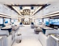 Lots of white, a little petrol: the owner likes it bright and sociable. The saloon is dominated by a lavish lounge and TV area, with twelve guests seated at the dining table in front of it
