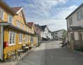 Henningsvær: das Fischerdorf hat 507 Einwohner