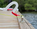 When pulling on the boat hook, the threaded line is returned on board