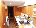 Everything your heart desires: the Elling E4’s galley is well equipped, featuring ample storage space, a hob, an oven, a dishwasher and a large fridge with a freezer compartment.