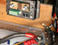 Electricity meter: The measuring shunt can be connected to the vehicle electrical system via both the negative and the positive cable