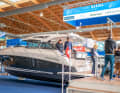 Suisse@Interboot: Halle B1 steht traditionell unter Schweizer Flagge. „Die Interboot ist für die Schweizer Bootbauer eine der wichtigsten Bootsmessen im Jahr“, sagt Vinzenz Batt, Geschäftsführer des Schweizerischen Bootbauer-Verbandes. Hier der Stand von Kibag Marina auf der Interboot 2022