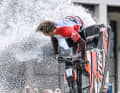 Atemberaubendes Trickfeuerwerk auf dem Messe-See: Niels Willems, mehrfacher Jetski-Pro-Freestyle-Europameister