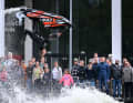 Atemberaubendes Trickfeuerwerk auf dem Messe-See: Niels Willems, mehrfacher Jetski-Pro-Freestyle-Europameister