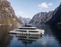 Neues Konzept: Die 130 tritt als Vector Yacht auf. Optisch eher ein klassisches Motorformat. Vom Nutzen her ein echter Explorer.