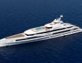 À bord du Benetti de 107 mètres, la piscine trône sur le pont soleil avant.