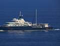 46. Le Grand Bleu: Im Auftrag von Claus Kusch sollte Stefano Pastrovich eine große „Senses“ zeichnen. Ersteigner John McCaw verkaufte an Roman Abramowitsch, der die Yacht mit dem Anbau einer Badeplattform auf ihre jetzige Länge zog. 2006 ging sie an den russisch-amerikanischen Geschäftsmann ­Eugene Shvidler. „LGB“ besuchte 2019 die Kieler Woche und Hamburg, um danach zu einem weiteren Refit bei Damen in Rotterdam einzudocken.