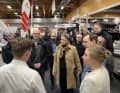 Magdeboot-Rundgang mit politischer Prominenz: von rechts Projektleiterin Johanna Buhrke, Messe-Geschäftsführer Steffen Schüller, die Ministerin für Infrastruktur und Digitales in Sachsen-Anhalt, Lydia Hüskens, neben ihr Thorsten Kroll, Beigeordneter für Finanzen und Vermögen der Landeshauptstadt Magdeburg