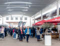 Eine überdachte Freifläche verbindet die Magdeburger Messehallen 1 und 2