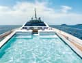 Outdoor pool: Mangusta installed a gently sloping pool with massage jets on the foredeck. Filling the pool takes 45 minutes. If it has to be done quickly, the pool can be emptied in five minutes
