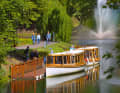Ausflugsboot auf dem Stadtkanal