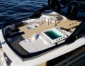 Die Flybridge mit Jacuzzi.